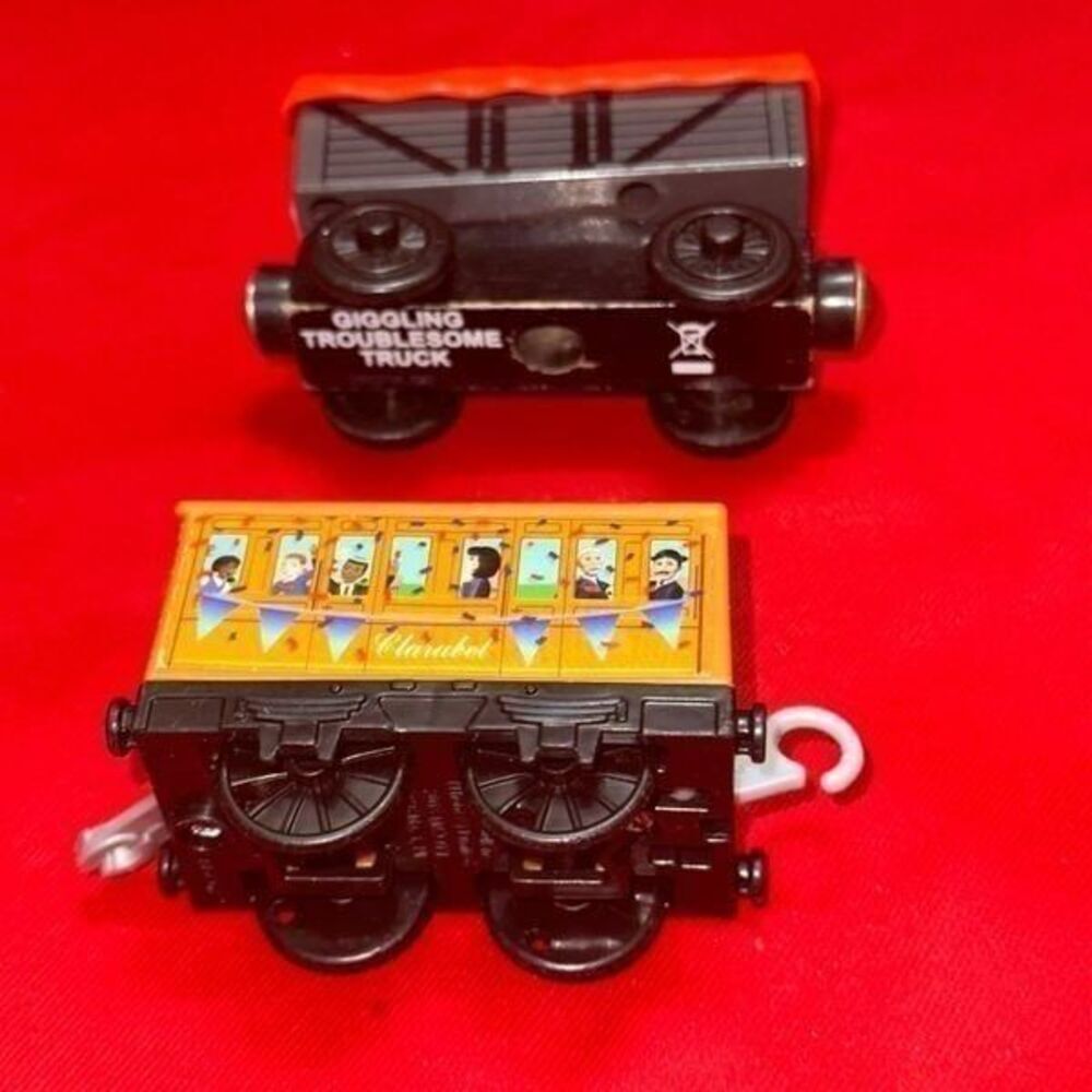 Thomas and Friends Railway CLARABEL & GIGGLING TROUBLESOME TRUCK - Picture 5 of 6